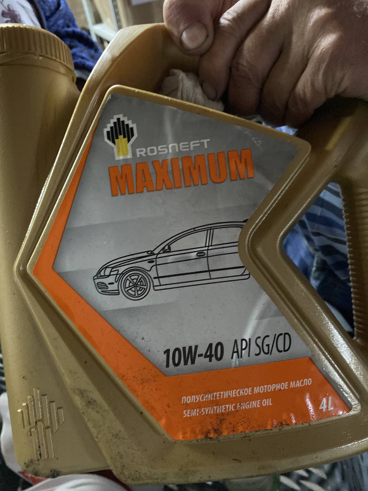 Rosneft Maximum 10W-40 API SG/CD Полусинтетическое моторное масло
