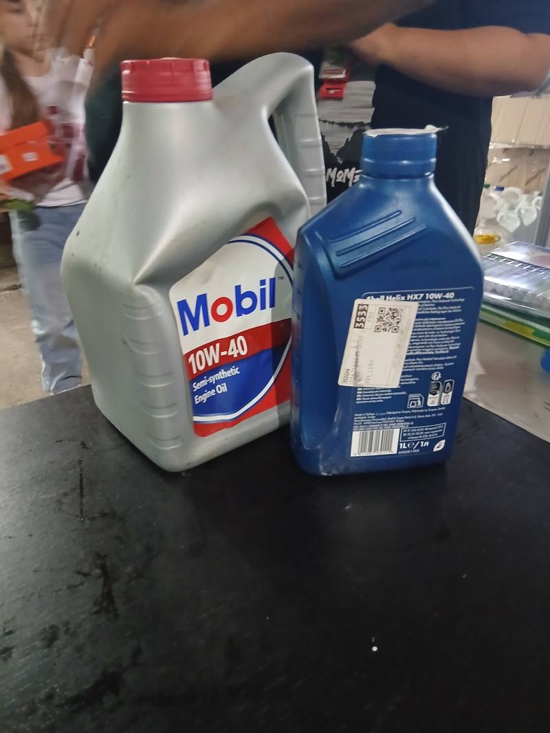 Mobil 10W-40 Semi-synthetic Engine Oil