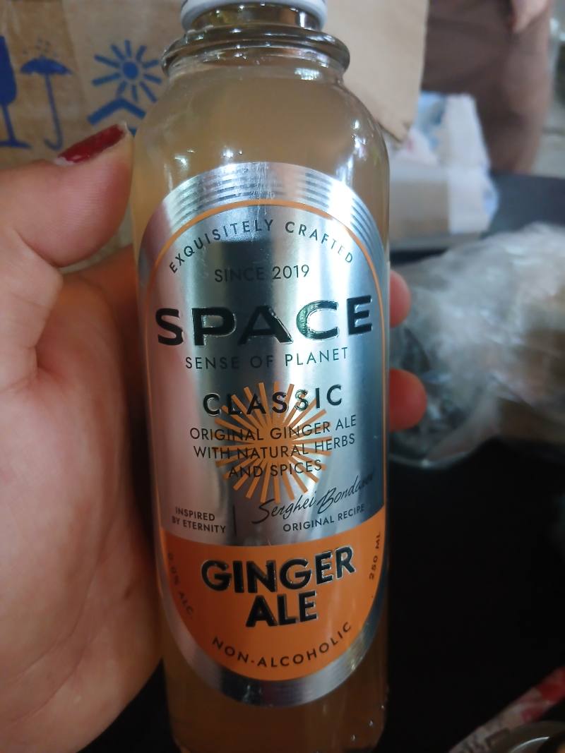 SPACE CLASSIC GINGER ALE ORIGINAL GINGER ALE WITH NATURAL HERBS AND SPICES NON-ALCOHOLIC