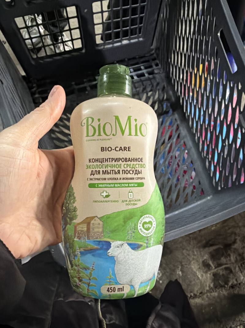 Концентрированное экологичное средство для мытья посуды BioMio Bio-Care с экстрактом хлопка и ионами серебра, с эфирным маслом мяты