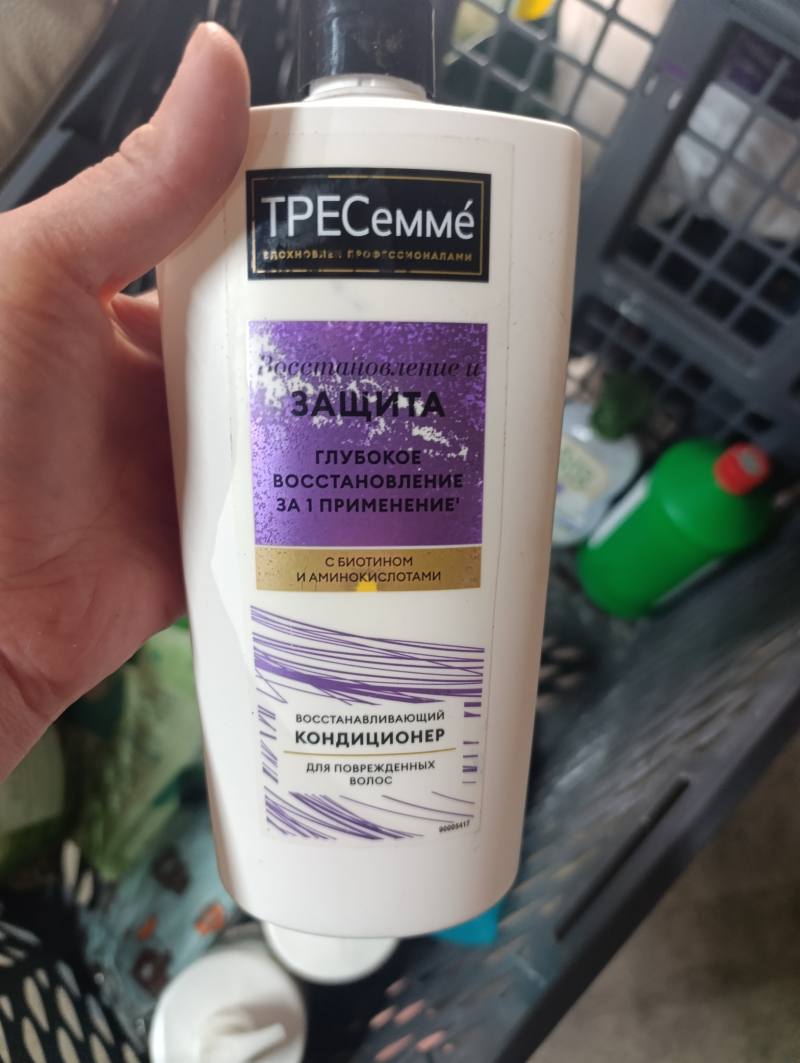 Восстанавливающий кондиционер TRESemmé Восстановление и Защита с биотином и аминокислотами