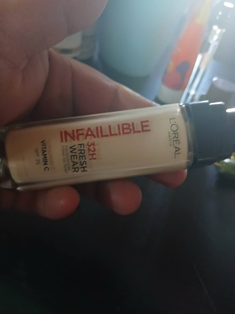L'Oreal Paris Infallible Fresh Wear Foundation SPF 25