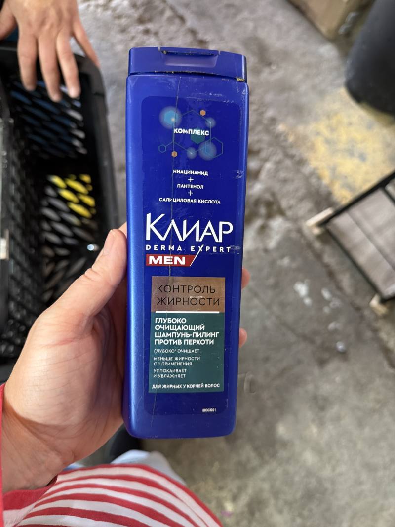 Шампунь-пилинг против перхоти CLEAR Derma Expert Men Контроль жирности