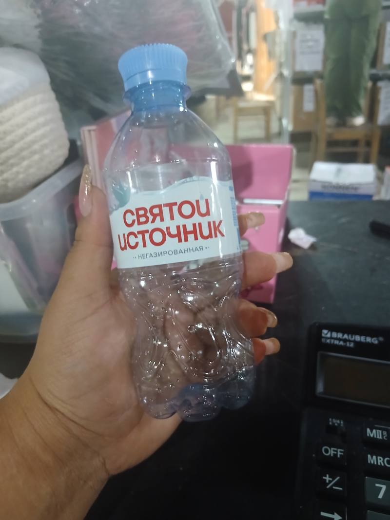 Святой Источник негазированная