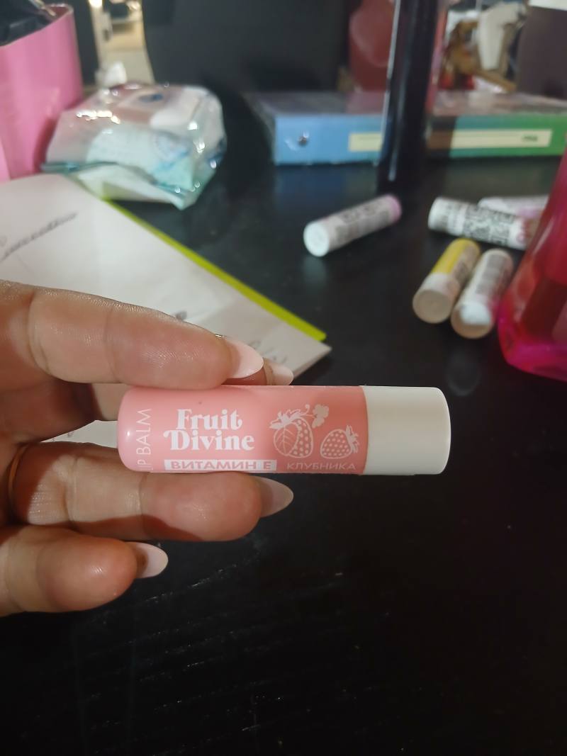 Fruit Divine Бальзам для губ Витамин E Клубника