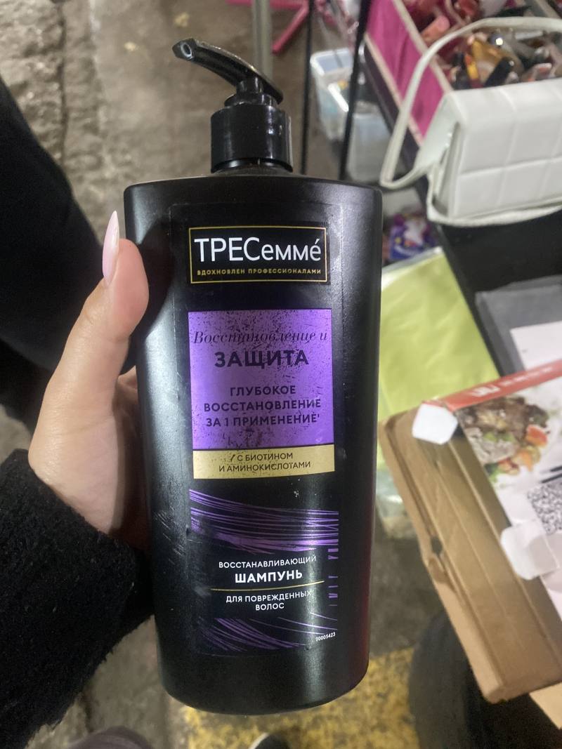 TRESemmé Восстанавливающий шампунь для поврежденных волос