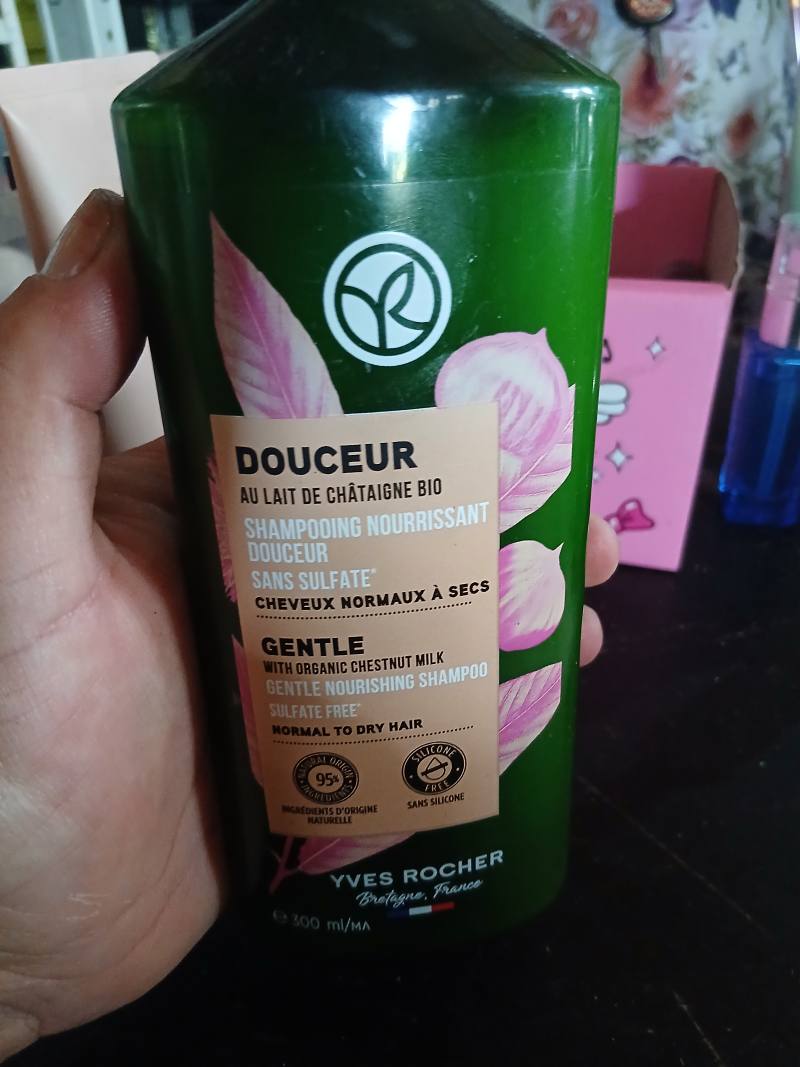 Yves Rocher Douceur шампунь питательный с органическим молоком каштана