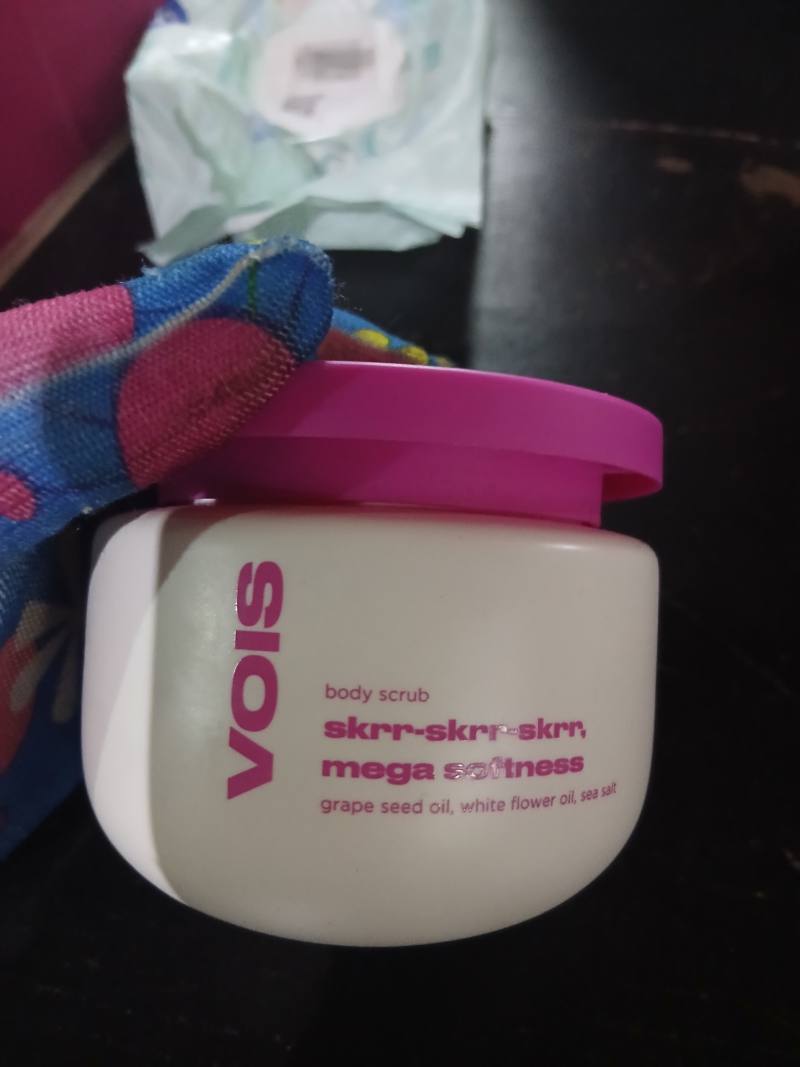 Скраб для тела VOIS Skrr-Skrr Mega Softness с маслом виноградной косточки, маслом белых цветов и морской солью
