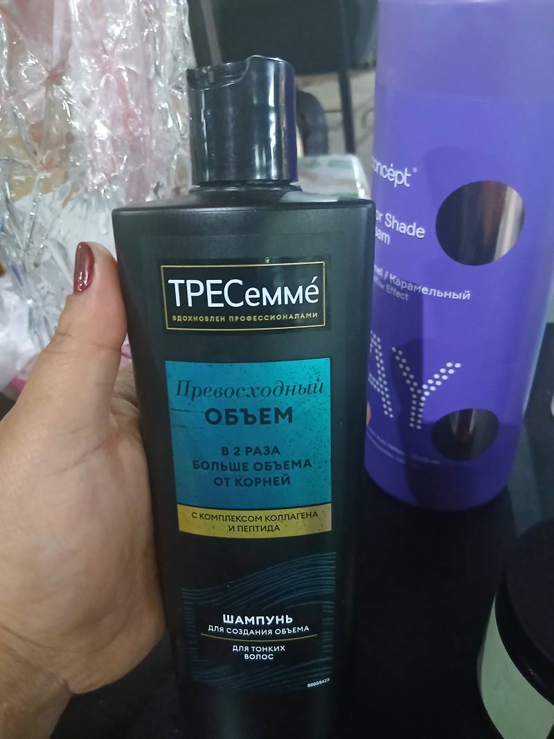 Шампунь TRESemmé Превосходный Объем для тонких волос с комплексом коллагена и пептида