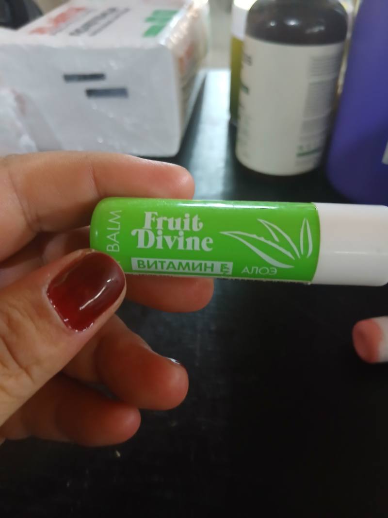 Бальзам для губ Fruit Divine Витамин Е Алоэ
