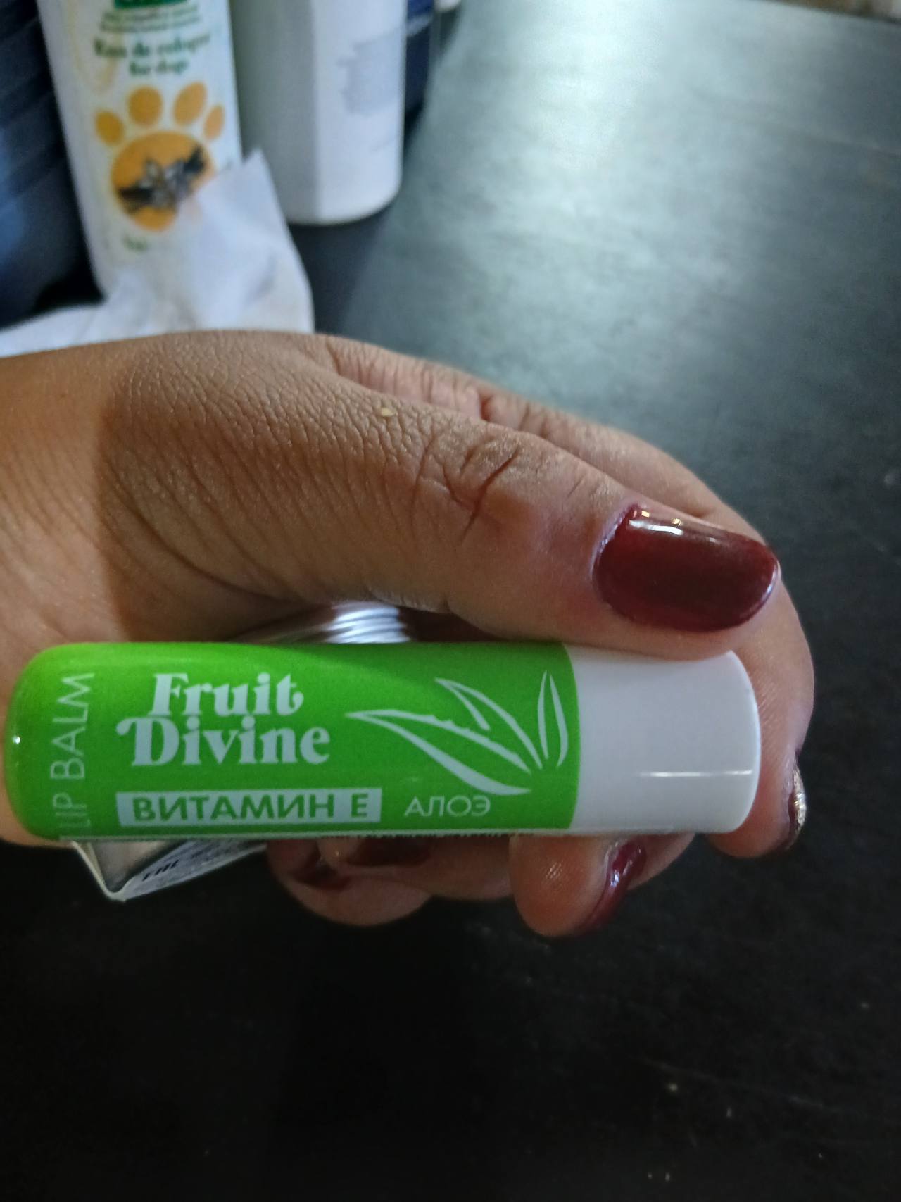 Бальзам для губ Fruit Divine с витамином Е и алоэ