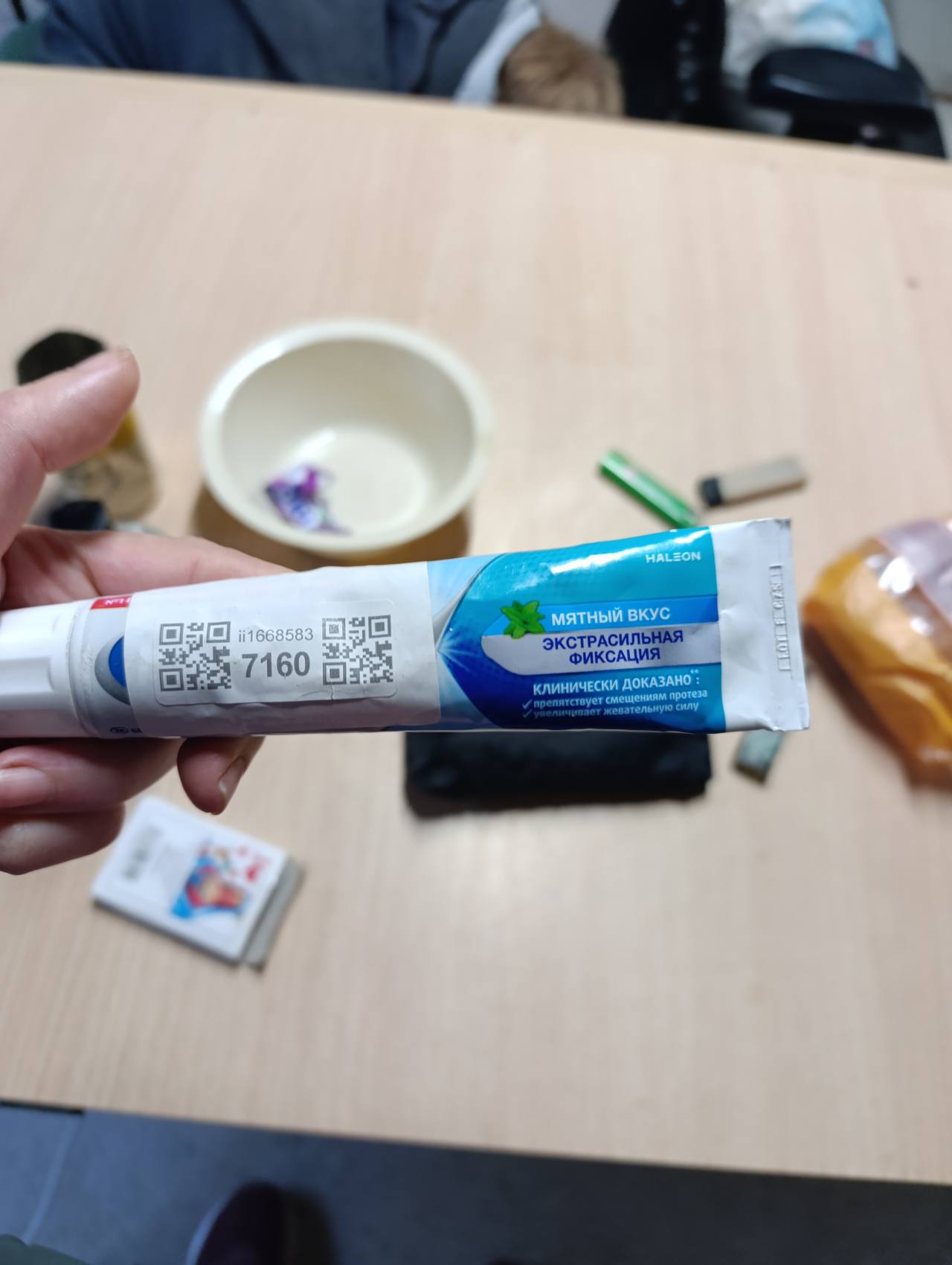Средство для фиксации зубных протезов, мятный вкус, экстрасильная фиксация