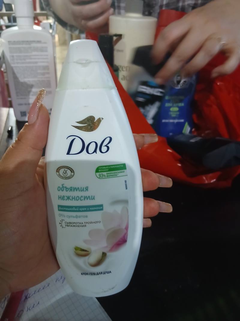 Dove Объятия нежности Фисташковый крем и магнолия крем-гель для душа
