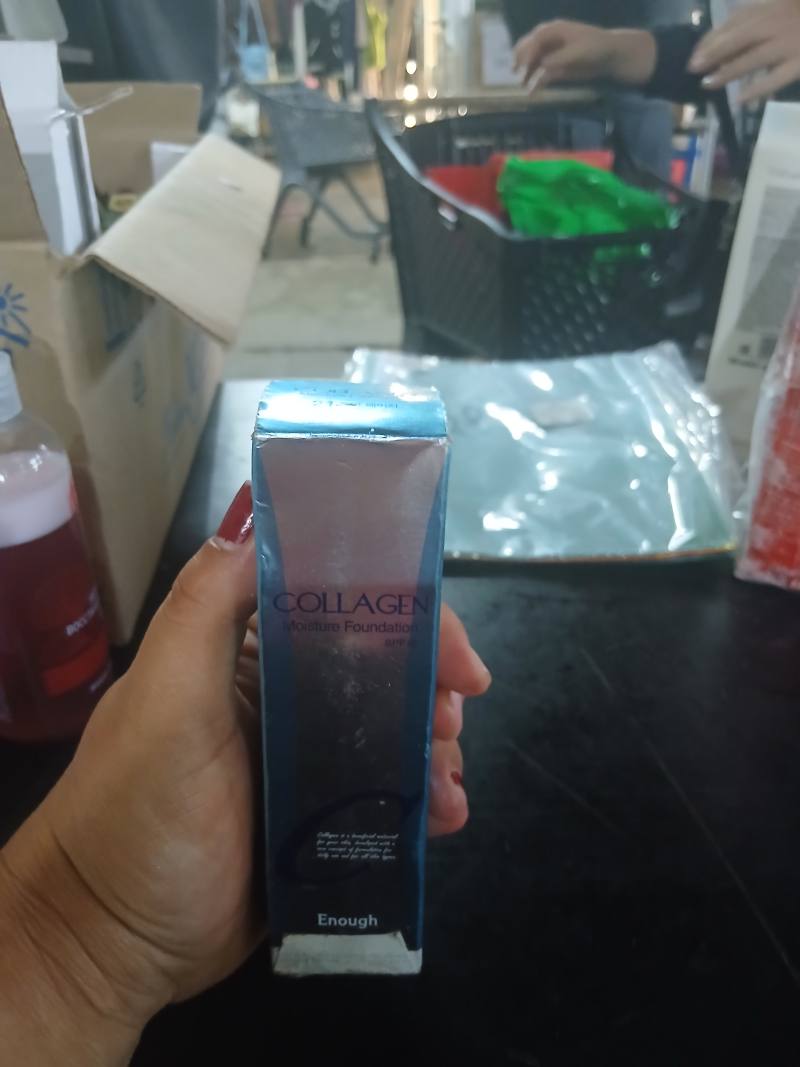 COLLAGEN Moisture Foundation SPF 15 Enough