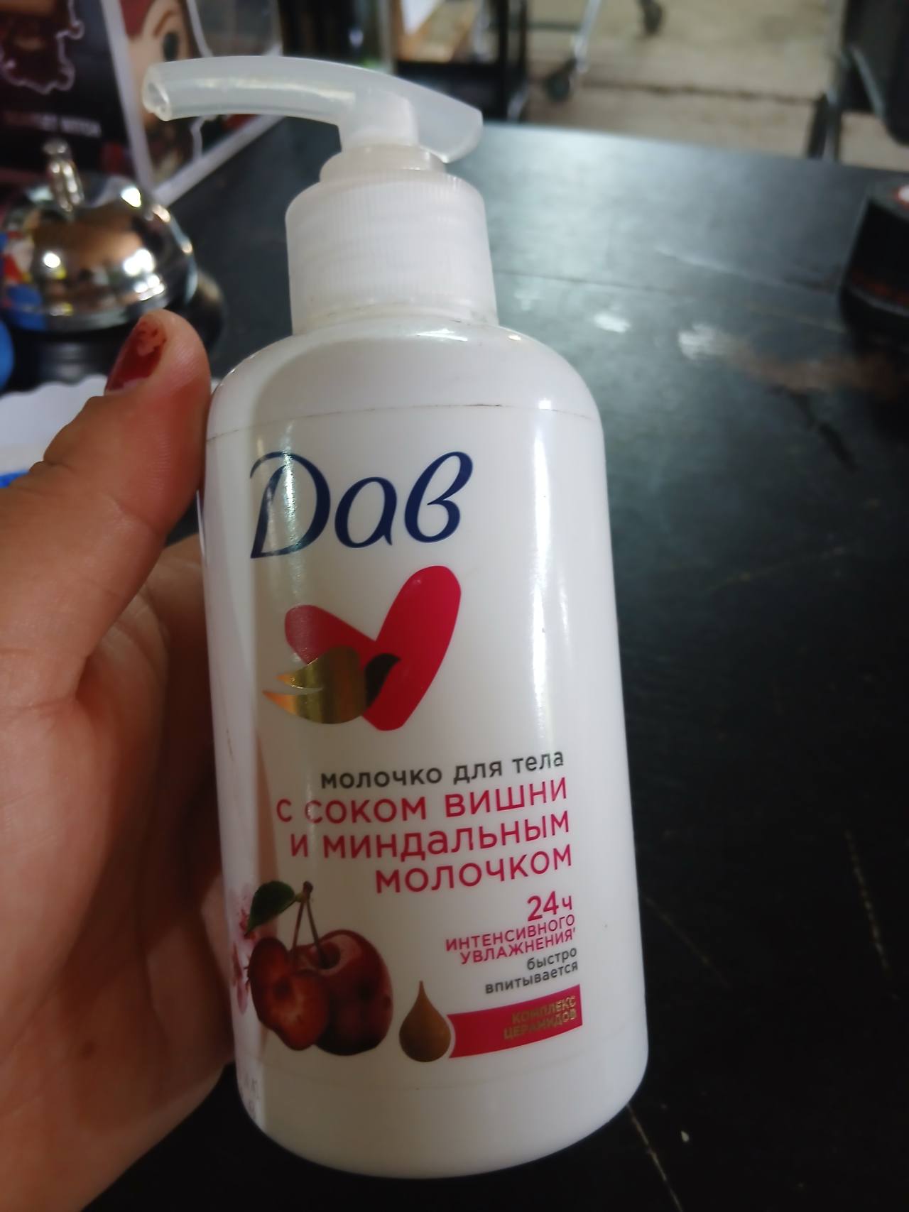 Молочко для тела Дав с соком вишни и миндальным молочком