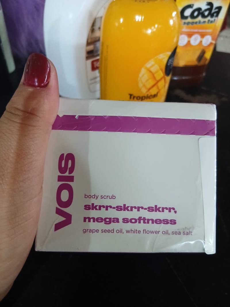 Скраб для тела VOIS Skrr-Skrr-Skrr Mega Softness с маслом виноградных косточек, маслом белых цветов и морской солью