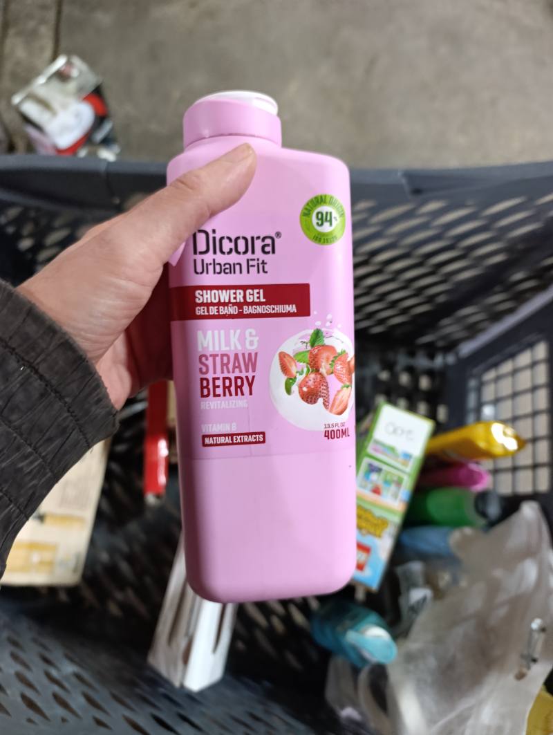 Гель для душа Dicora Urban Fit Milk & Strawberry Revitalizing