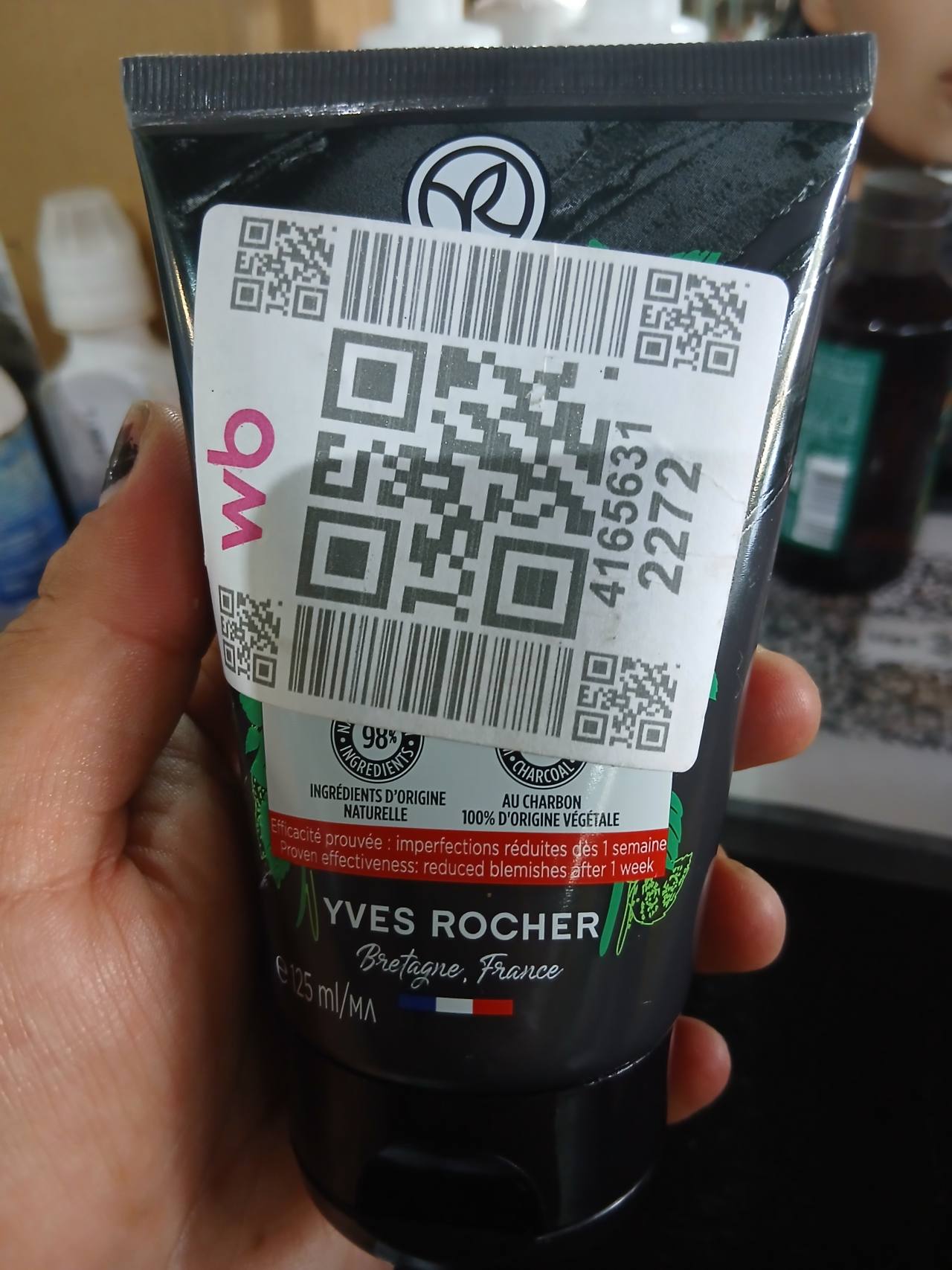 YVES ROCHER Средство для лица с углем