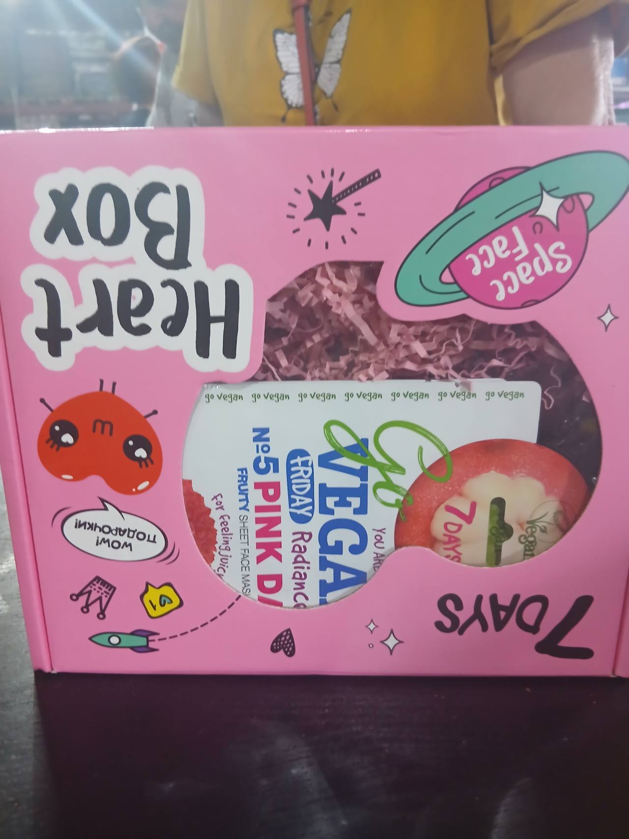 Heart Box 7 DAYS FRIDAY Radiance Nº5 PINK D/ FRUITY SHEET FACE MASK