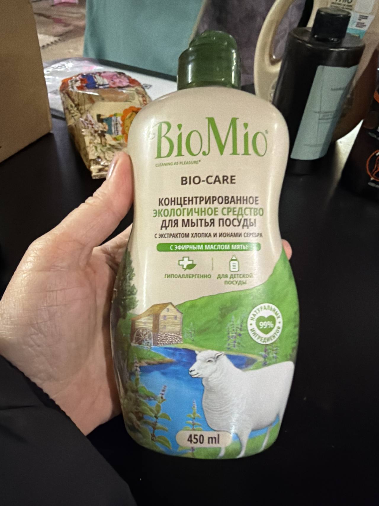 Концентрированное экологичное средство для мытья посуды BioMio Bio-Care с экстрактом хлопка и ионами серебра, с эфирным маслом мяты