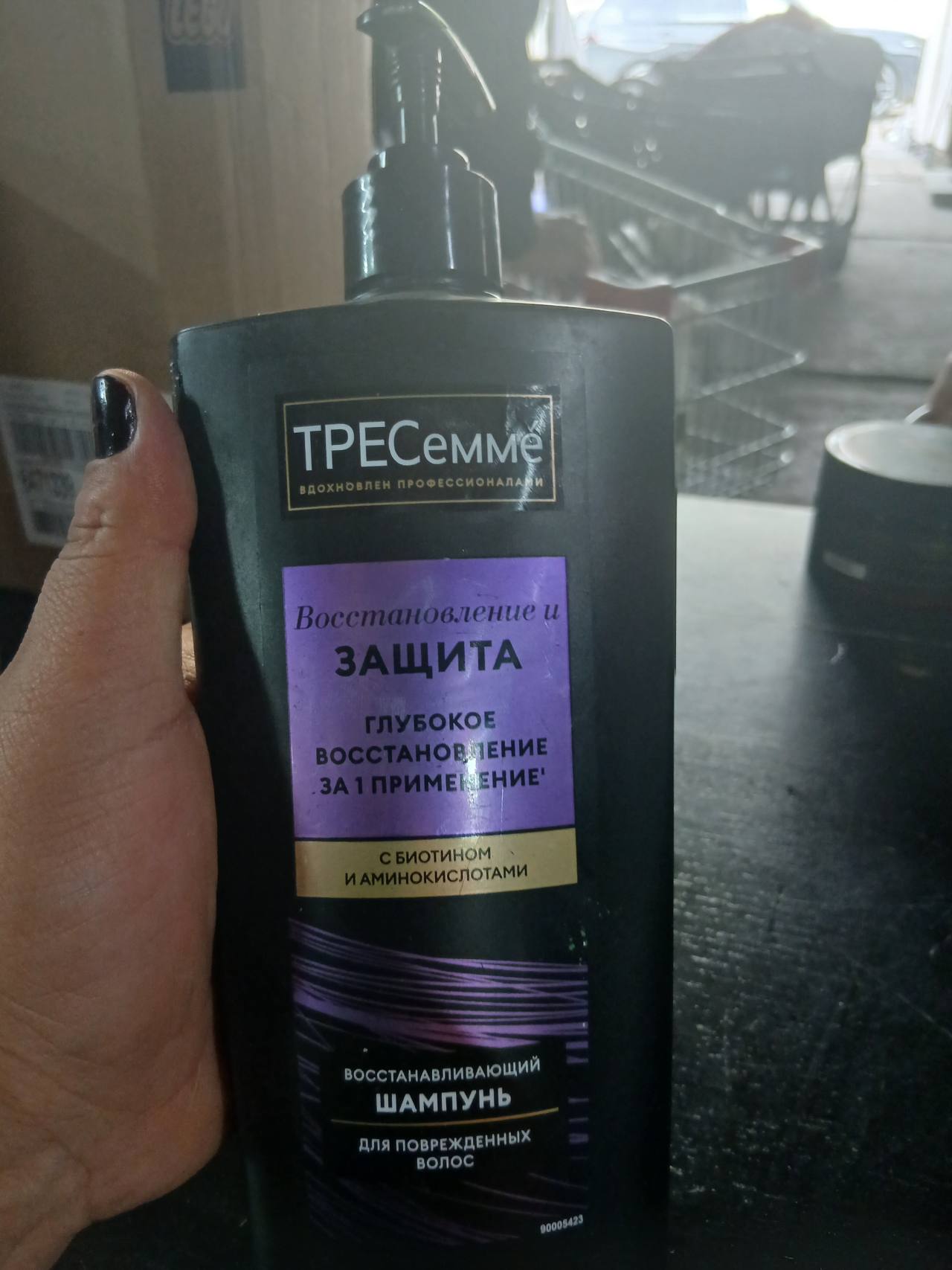 Восстанавливающий шампунь TRESemmé Восстановление и Защита с биотином и аминокислотами