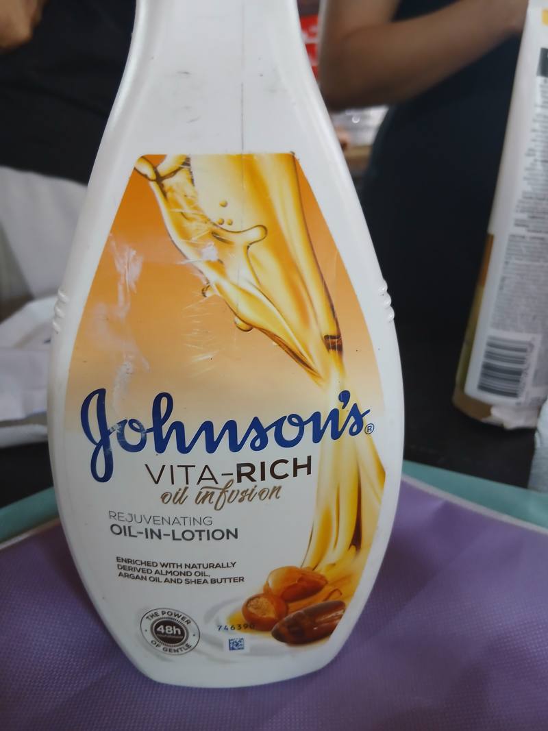 Johnson's Vita-Rich Oil Infusion Rejuvenating Oil-in-Lotion