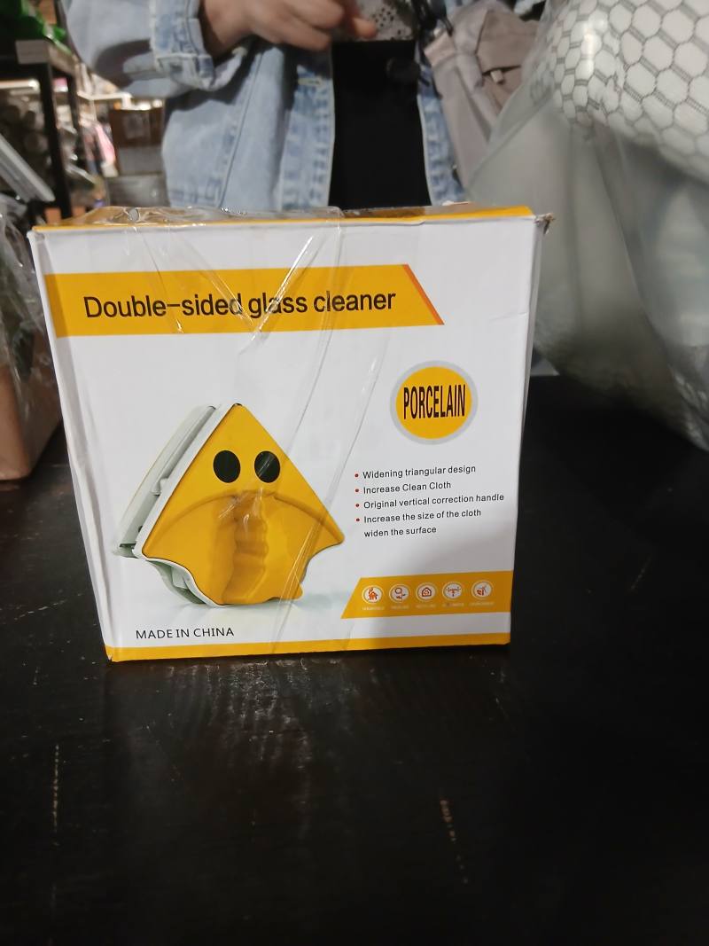 Double-sided glass cleaner