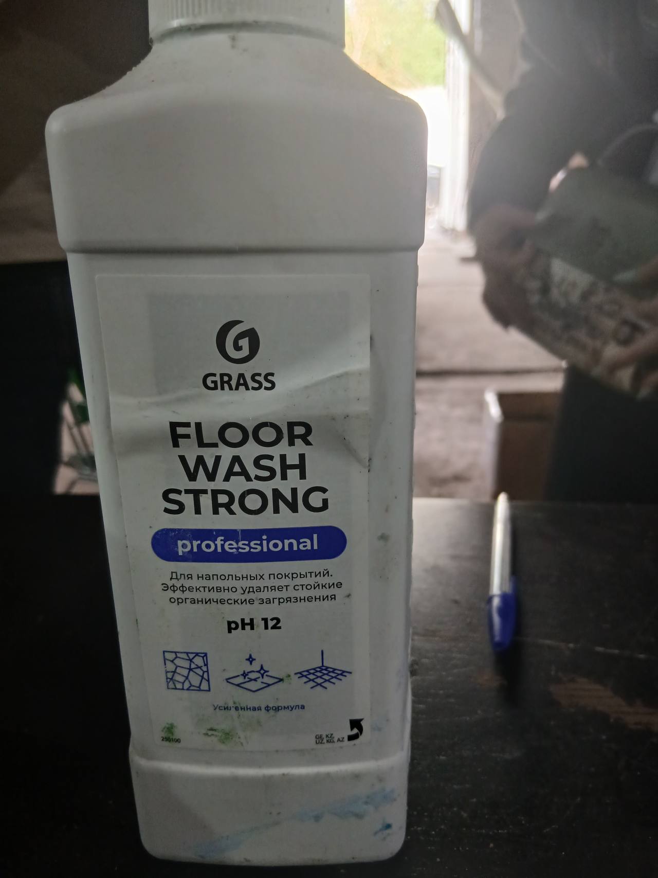 Средство для мытья полов FLOOR WASH STRONG professional