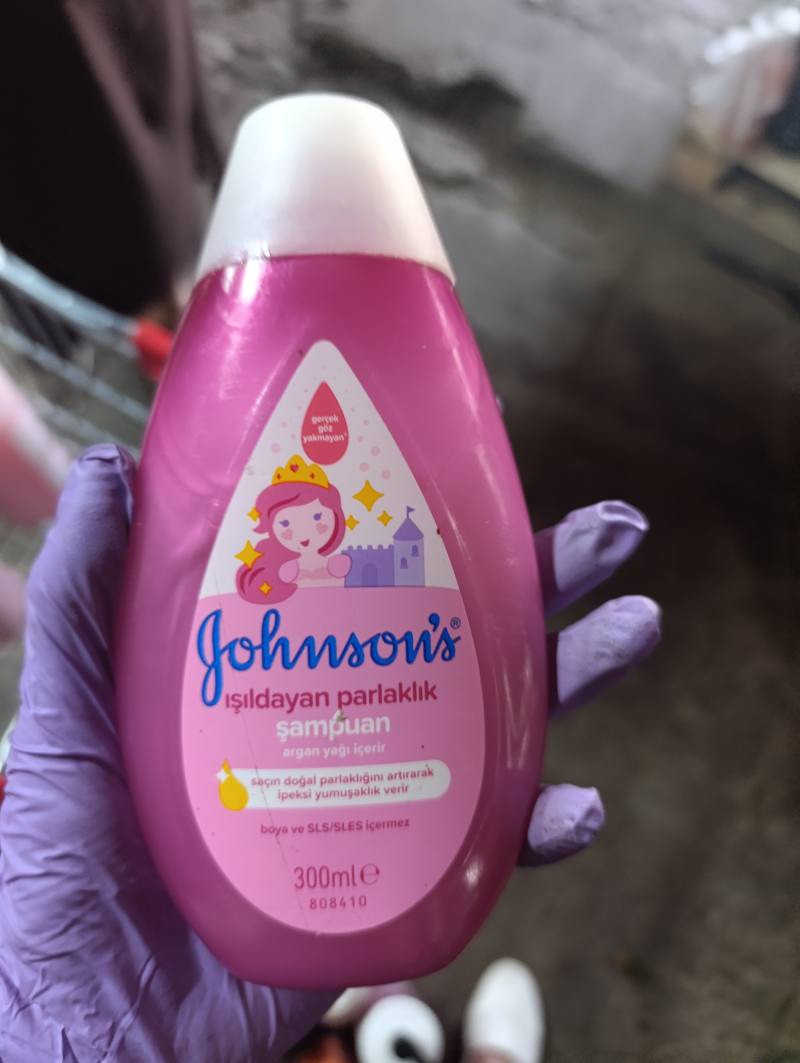 Johnson's Işıldayan Parlaklık Şampuan