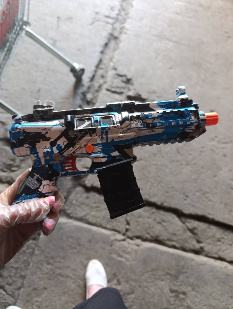 Игрушечный пистолет с камуфляжным рисунком
