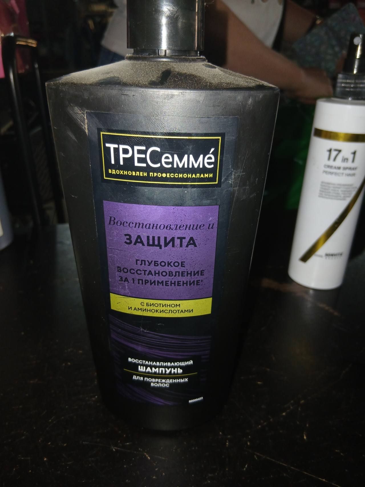 TRESemmé Восстанавливающий шампунь для поврежденных волос