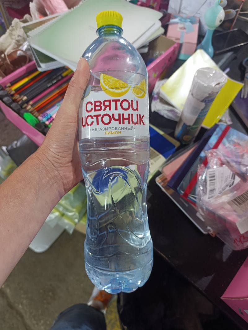 Святой Источник Негазированный Лимон