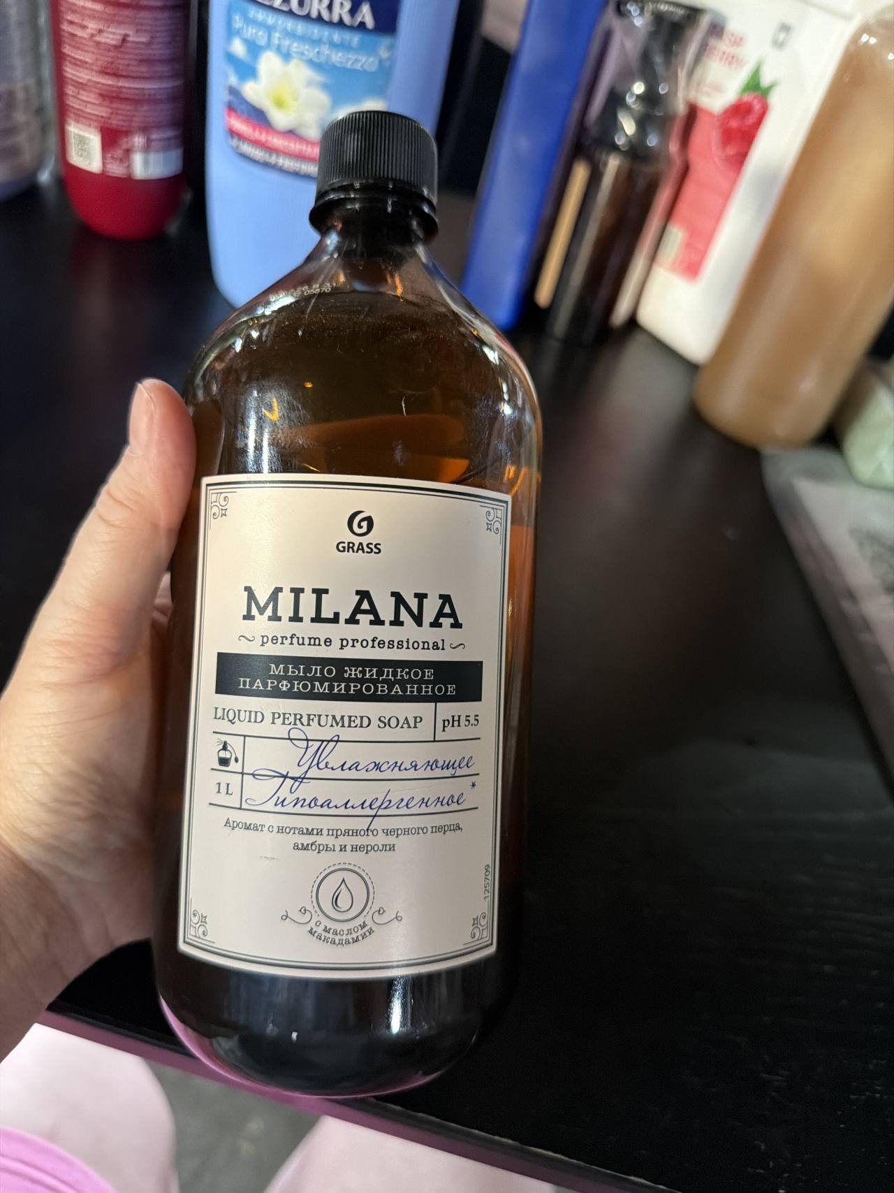 Мыло жидкое парфюмированное MILANA Увлажняющее с нотами пряного черного перца, амбры и нероли с маслом макадамии