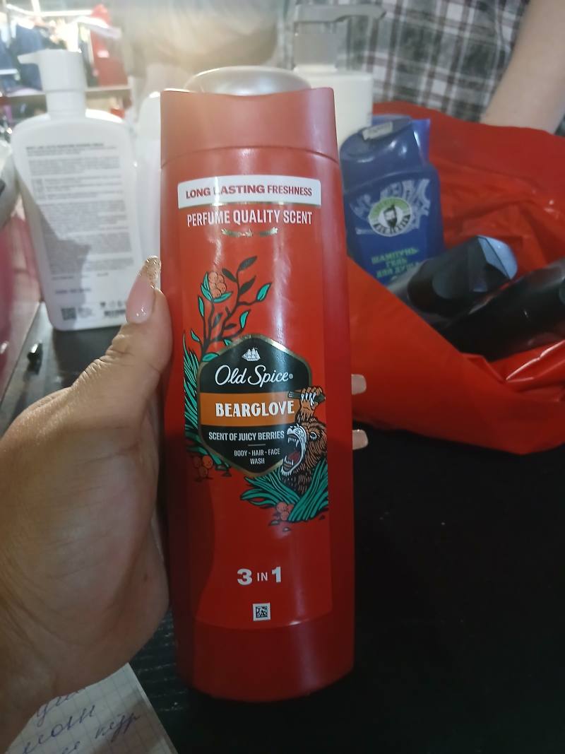 Old Spice Bearglove Scent of Juicy Berries Body-Hair-Face Wash 3 in 1