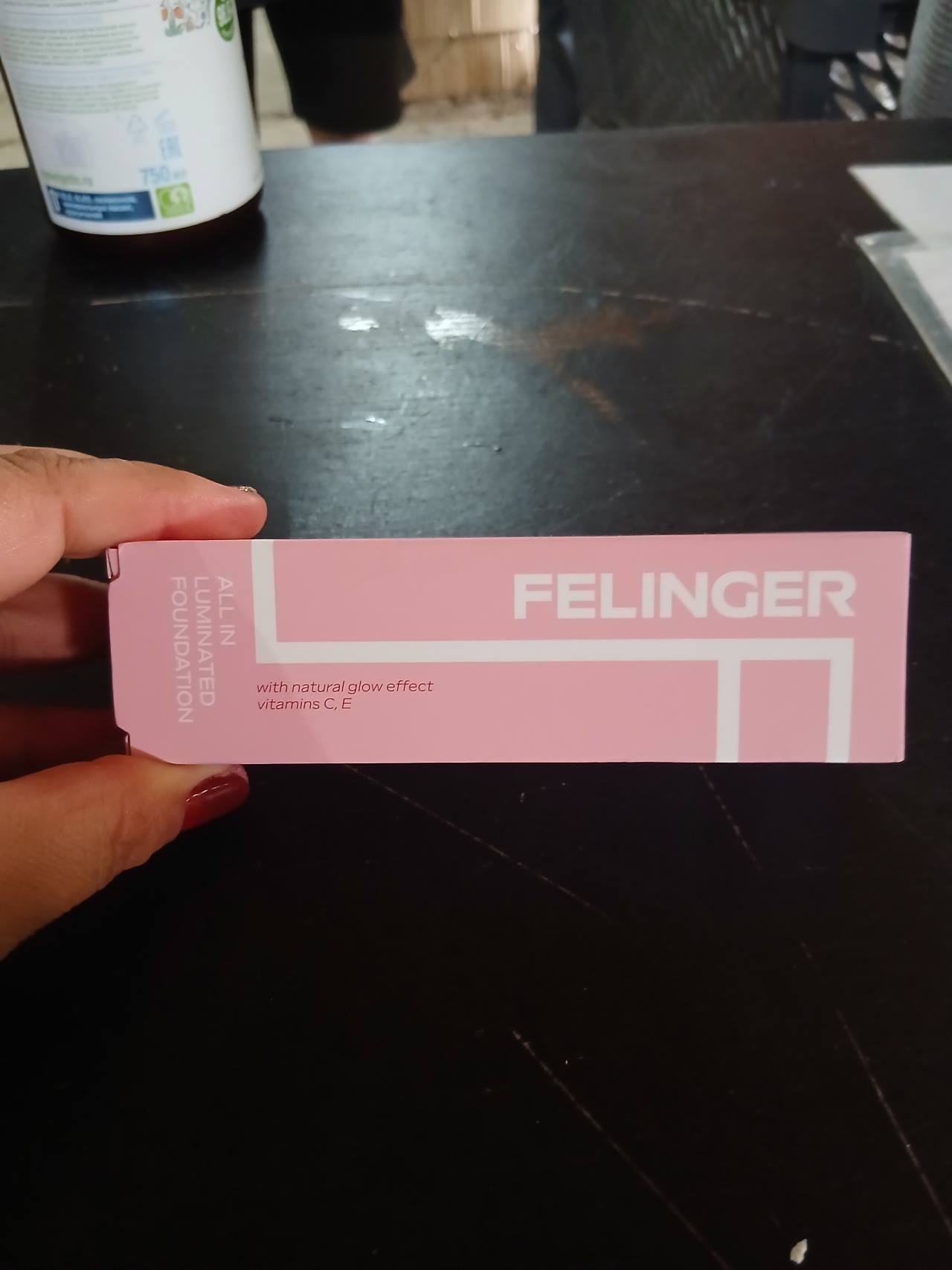 FELINGER ALL IN LUMINATED FOUNDATION with natural glow effect vitamins C, E