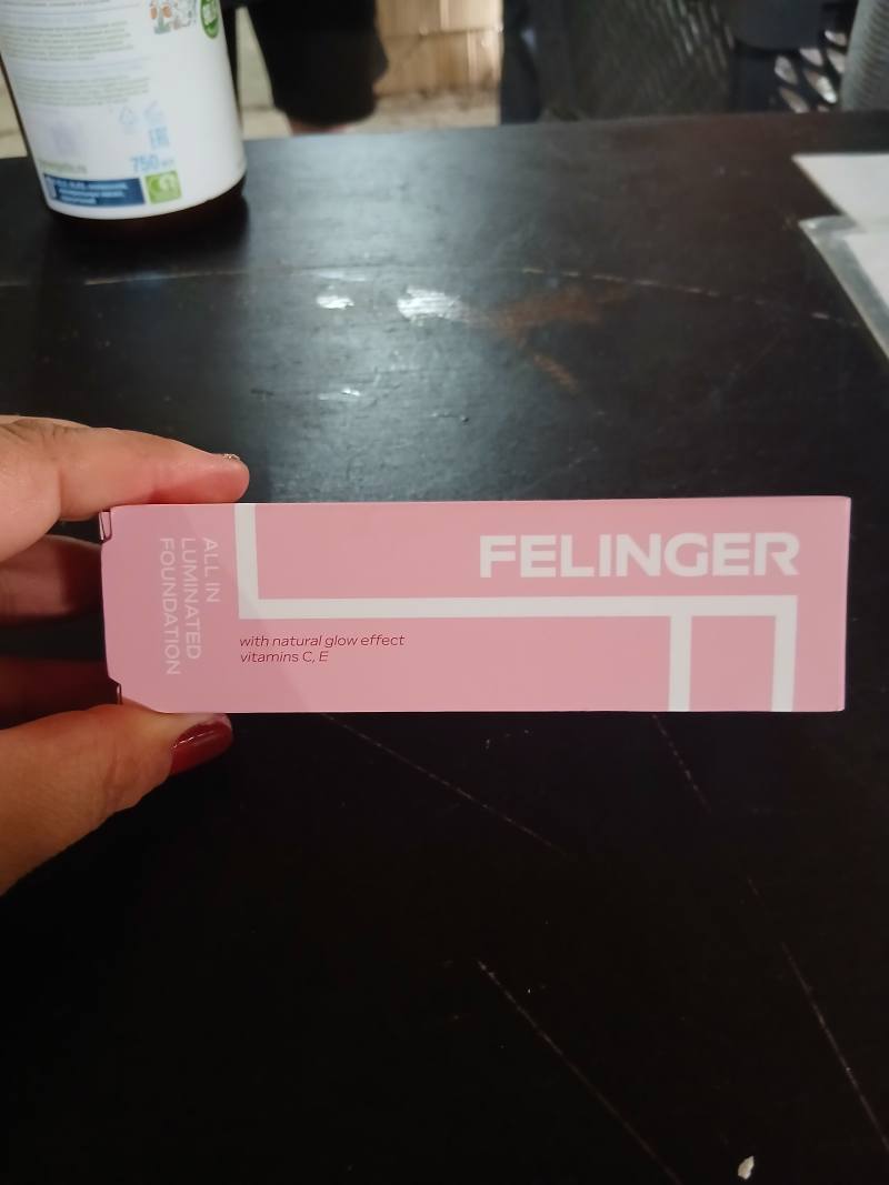 FELINGER ALL IN LUMINATED FOUNDATION with natural glow effect vitamins C, E