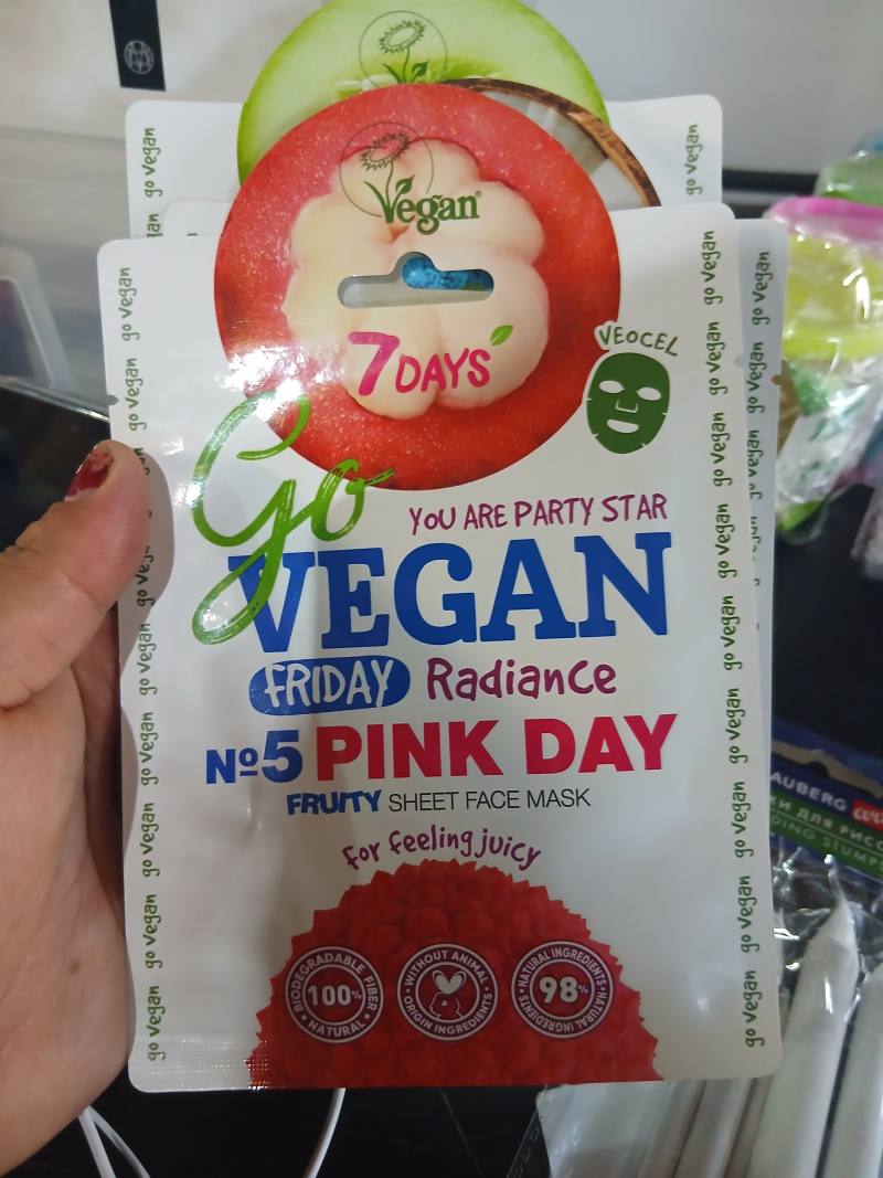 7th Heaven Friday Radiance Pink Day Fruity Sheet Face Mask