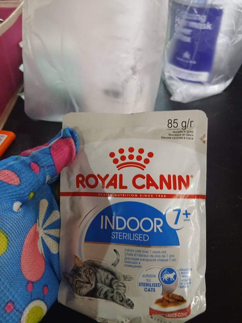 Корм для кошек Royal Canin Indoor Sterilised 7+ в соусе