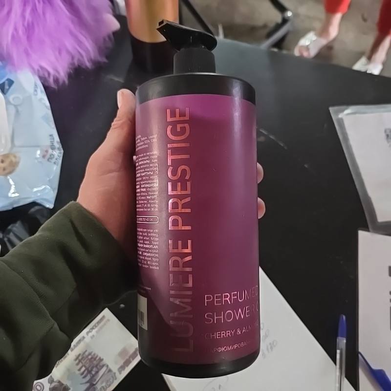 Парфюмированный гель для душа LUMIERE PRESTIGE Cherry & Almond