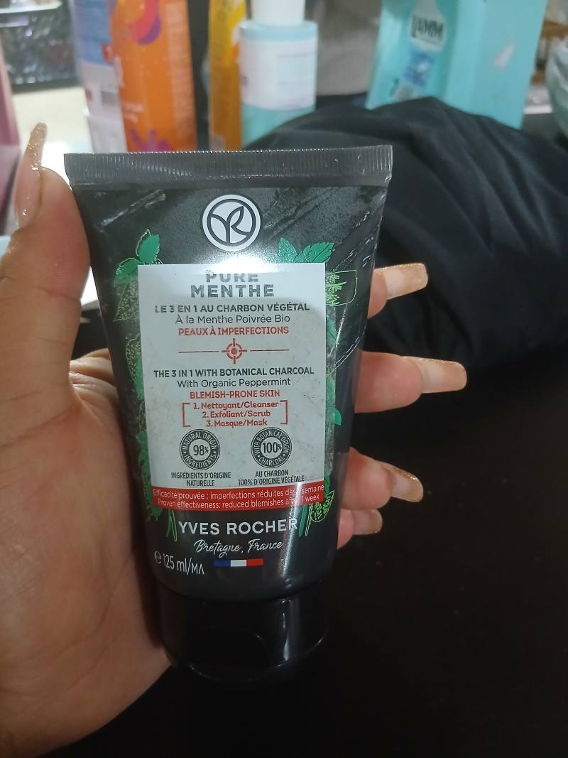 Yves Rocher Pure Menthe 3 в 1 с растительным углём, очищающий скраб-маска