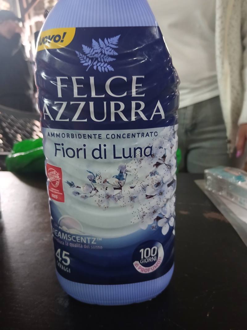 Концентрированный кондиционер для белья Felce Azzurra Fiori di Luna