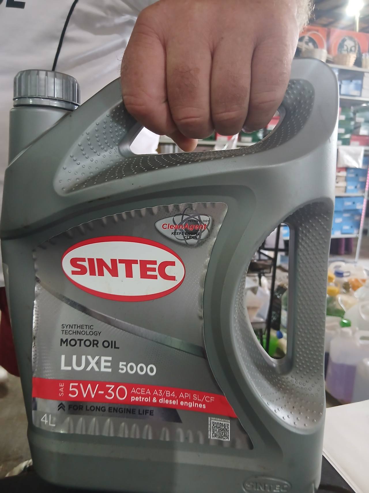 SINTEC LUXE 5000 5W-30 Synthetic Technology Motor Oil