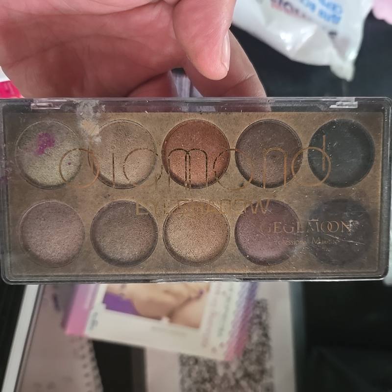 EGULATOON PROFESSIONAL MAKEUP