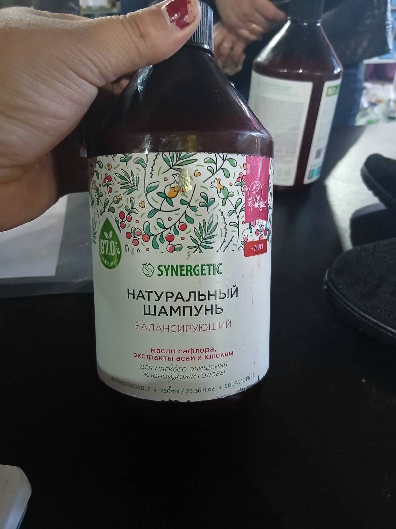 SYNERGETIC Натуральный балансирующий шампунь для жирной кожи головы