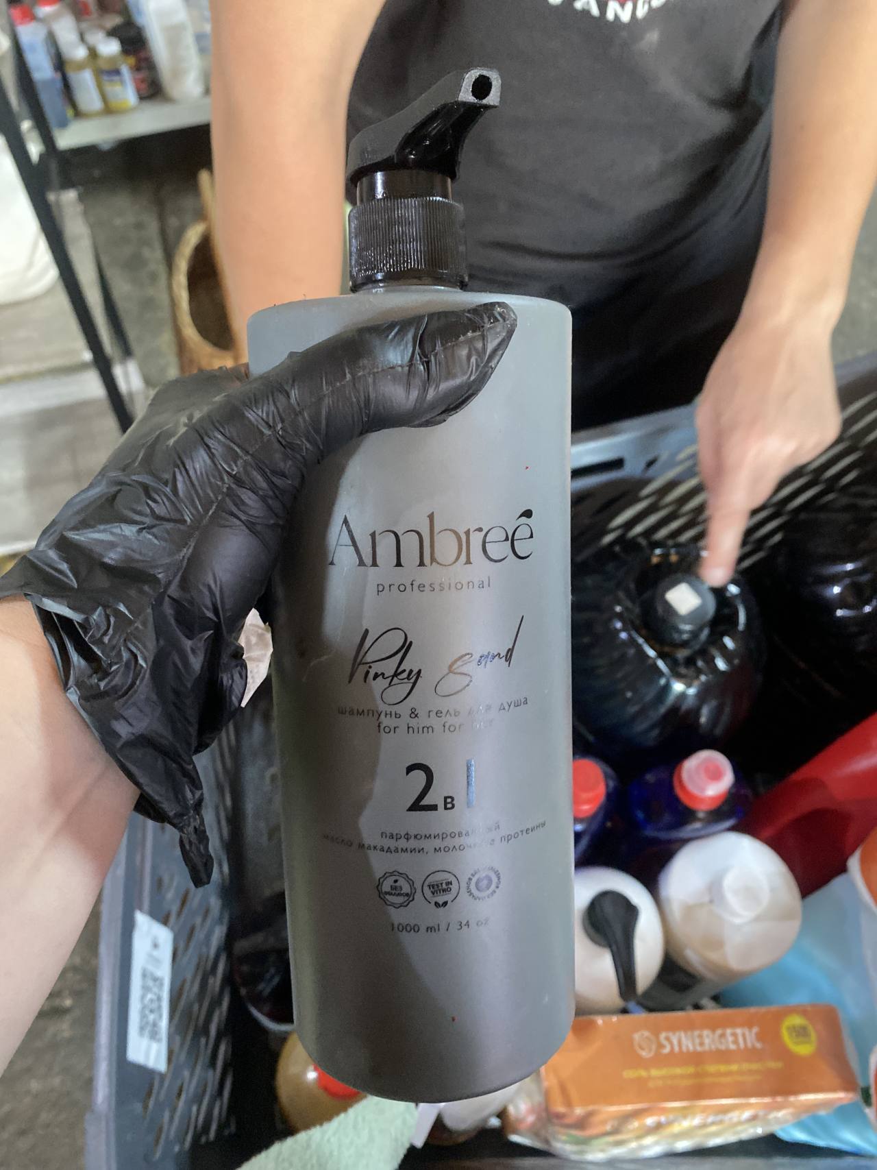 Ambree Professional Kinky Bond Шампунь & гель для душа 2 в 1 парфюмированный с маслом макадамии и молочными протеинами